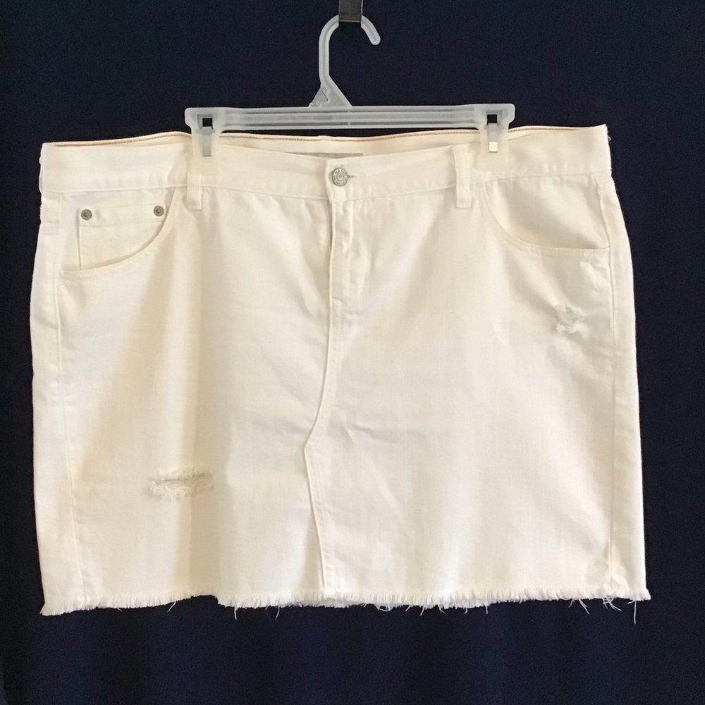 Old Navy white jean distressed skirt. Size 16